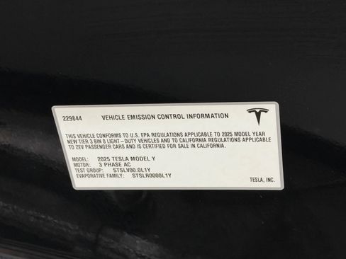 Used 2025 Tesla Model Y Long Range RWD image 50