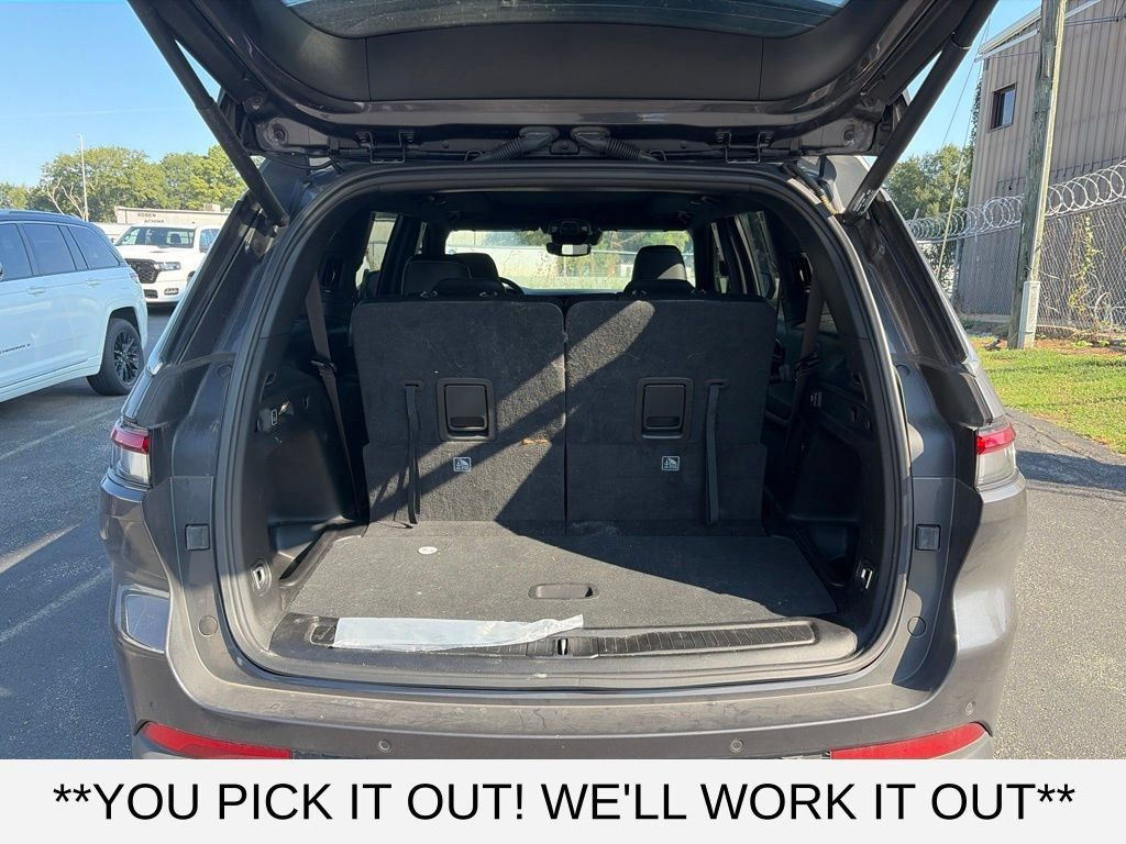 Used 2024 Jeep Grand Cherokee L Limited RWD image 8