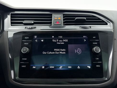 Used 2022 Volkswagen Tiguan SE FWD image 5
