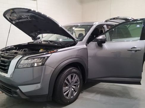 Used 2024 Nissan Pathfinder SV AWD/4WD image 11
