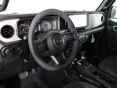 Used 2026 Jeep Gladiator Sport AWD/4WD image 24