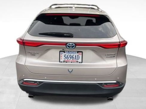 Used 2022 Toyota Venza Limited image 16