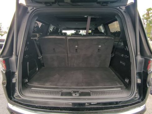 Used 2022 Jeep Wagoneer Series III w/ Premium Group I RWD image 14