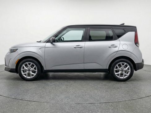Used 2025 Kia Soul LX w/ LX Technology Package FWD image 5