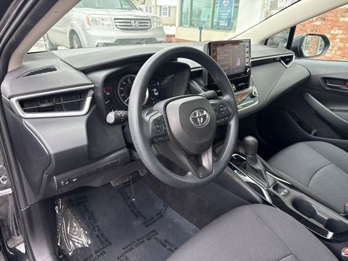 Used 2022 Toyota Corolla LE image 10