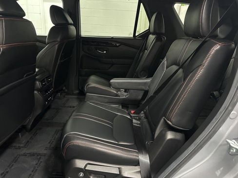 Used 2025 Honda Pilot TrailSport image 23
