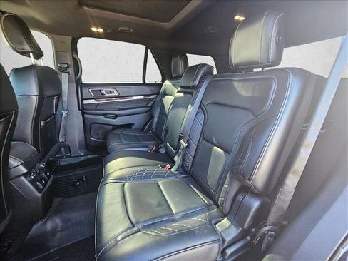 Used 2018 Ford Explorer Platinum image 13