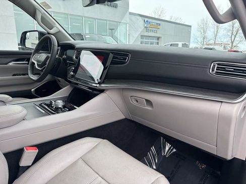 Used 2023 Jeep Wagoneer Series III w/ Premium Group I image 38