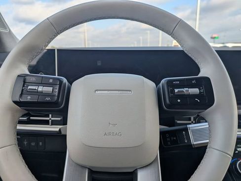 Used 2025 Hyundai Santa Fe Limited image 34