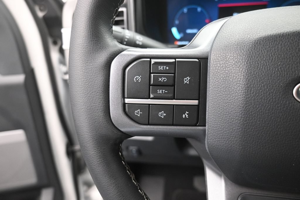 Used 2025 Ford F250 Lariat w/ Black Appearance Package AWD/4WD image 7