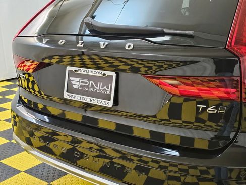 Used 2017 Volvo V90 T6 Cross Country image 13