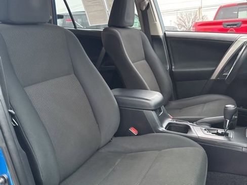 Used 2018 Toyota RAV4 LE image 12