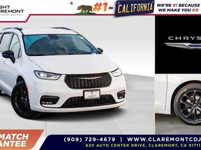 New 2026 Chrysler Pacifica Select w/ S Appearance Package