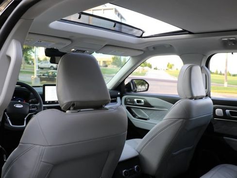 Used 2025 Ford Explorer Platinum w/ LUX Leather Package AWD/4WD image 15