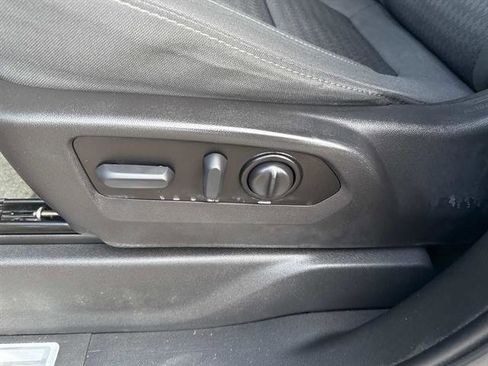 Used 2021 Chevrolet Silverado 1500 LT image 19