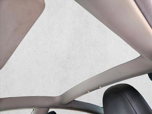 Used 2022 Tesla Model 3 image 16