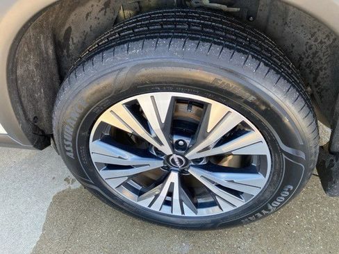 Used 2023 Nissan Rogue SV w/ SV Premium B Package image 29