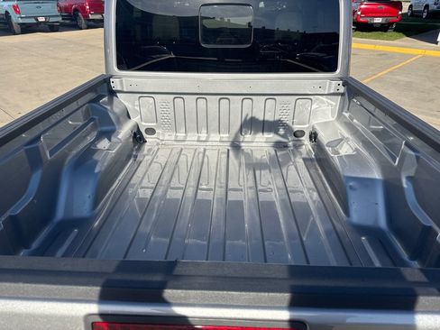 Used 2021 Jeep Gladiator Overland w/ Popular Equipment Package image 16