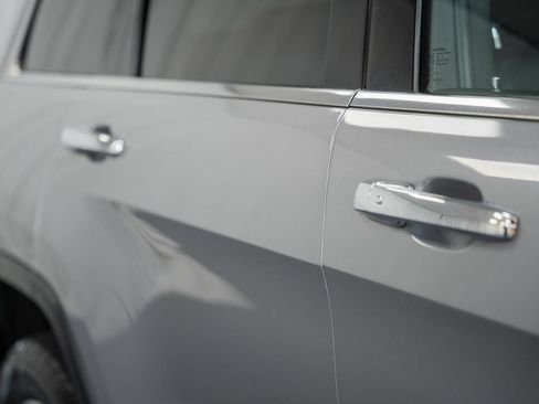 Used 2019 Jeep Grand Cherokee Limited w/ Luxury Group II RWD image 19