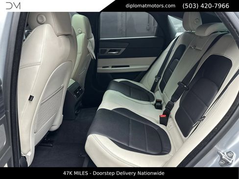 Used 2018 Jaguar XF S RWD image 22