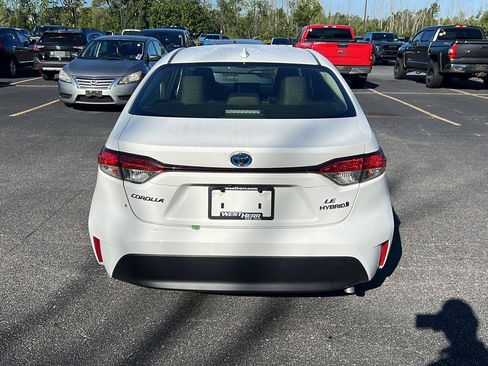 Used 2024 Toyota Corolla LE AWD/4WD image 3