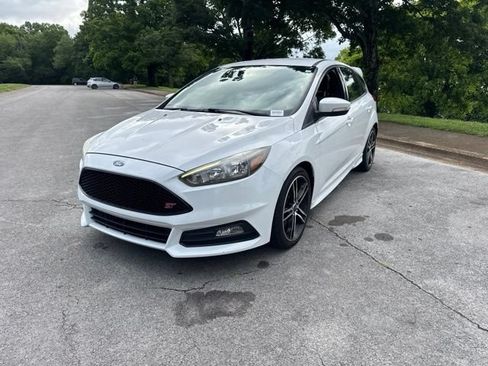 Used 2017 Ford Focus ST FWD image 3