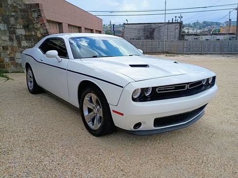 Used 2017 Dodge Challenger SXT RWD image 2
