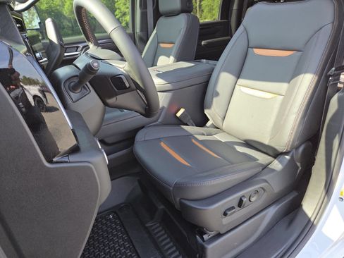 New 2026 GMC Sierra 2500 AT4 w/ AT4 Premium Plus Package AWD/4WD image 31