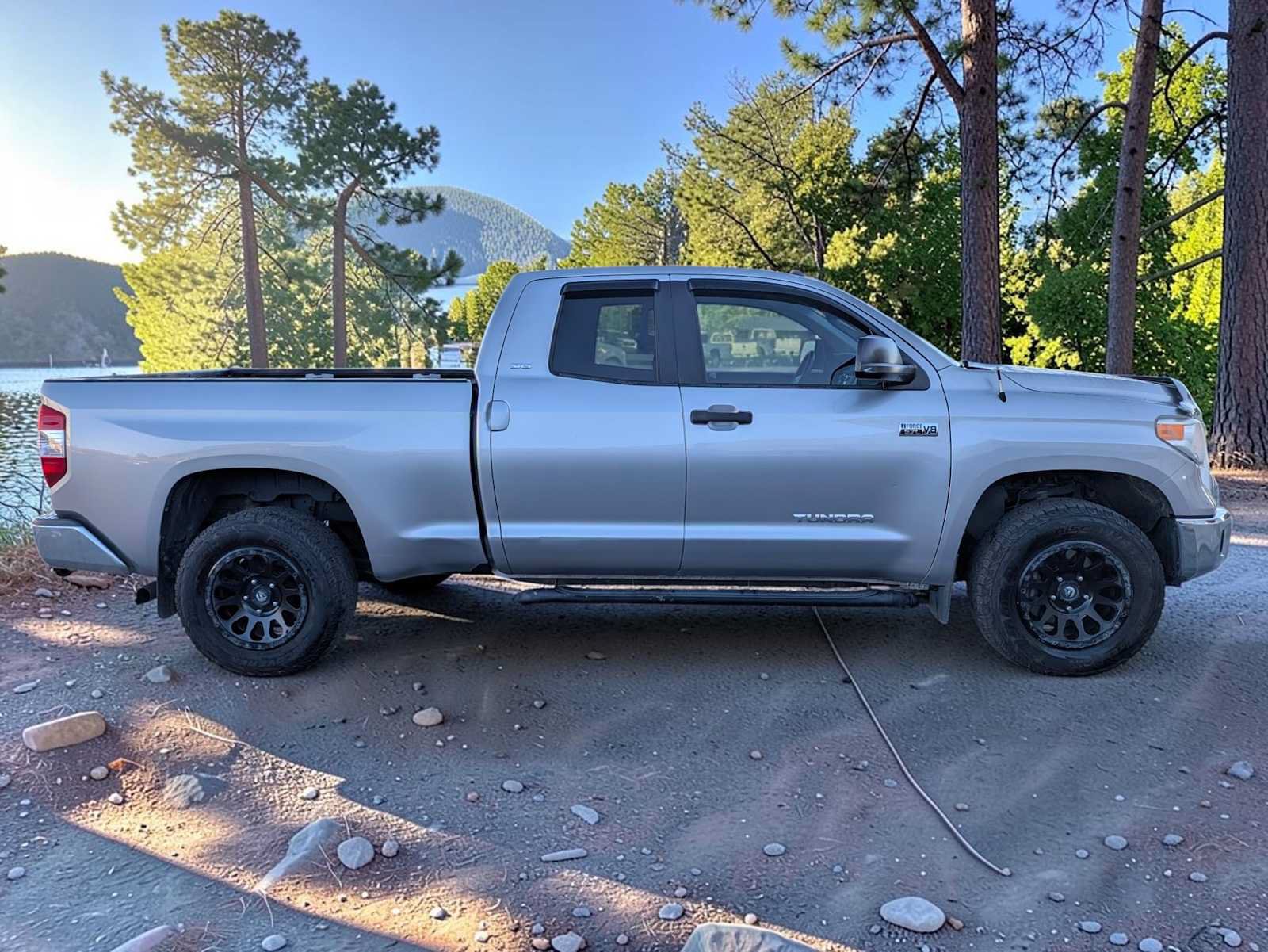 Used 2015 Toyota Tundra SR5 AWD/4WD image 7