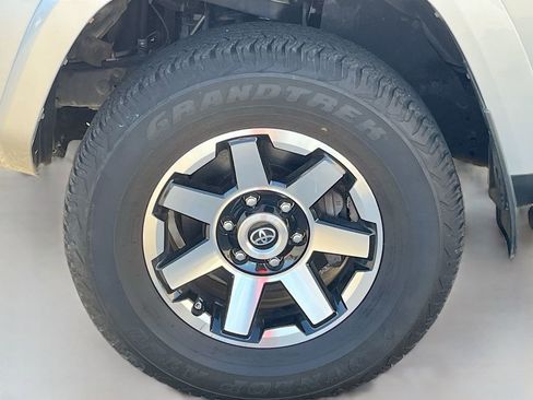 Used 2019 Toyota 4Runner TRD Off-Road Premium image 33