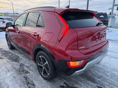 Used 2023 Kia Niro SX image 5