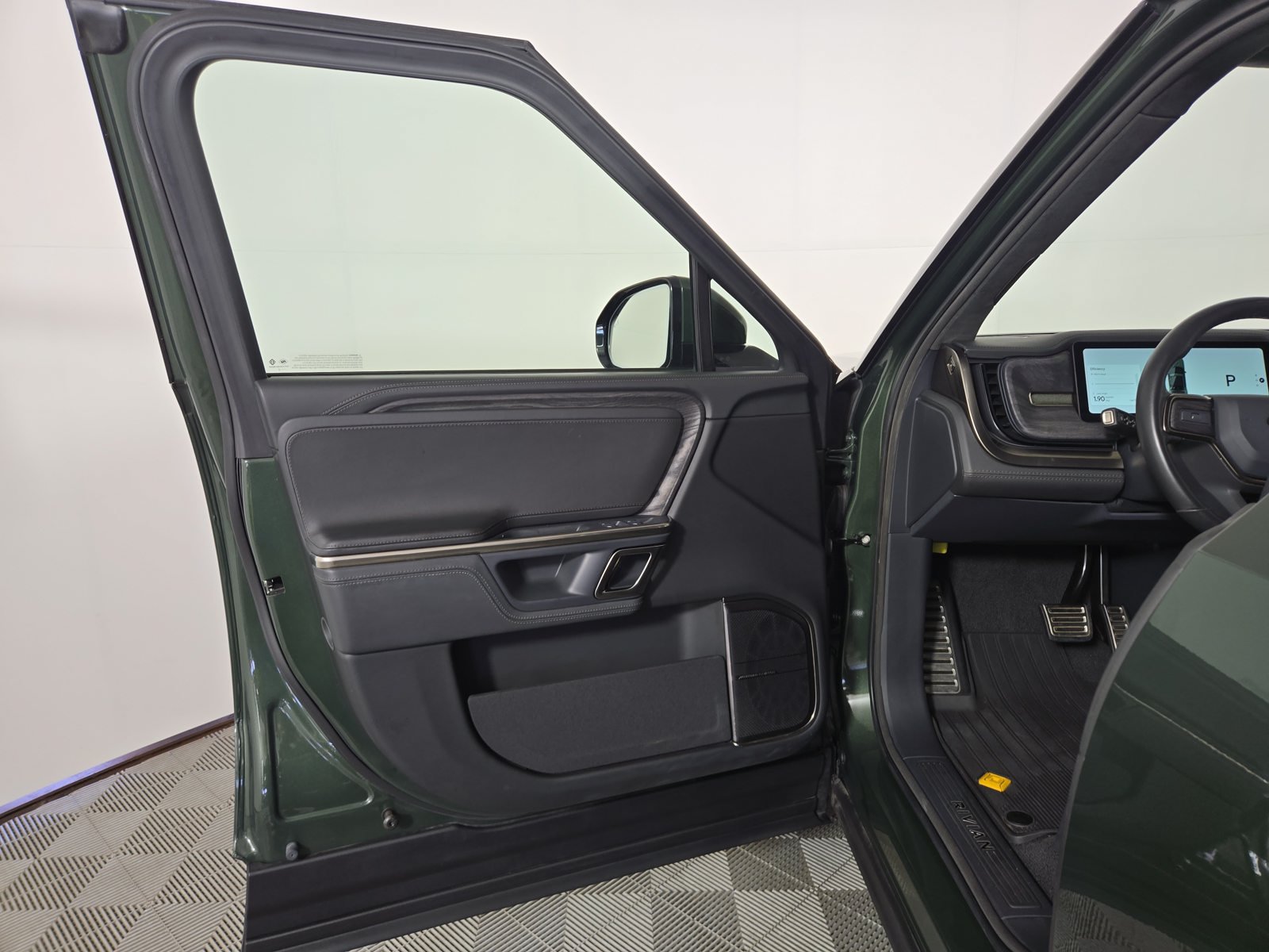 Used 2022 Rivian R1T Adventure AWD/4WD image 16