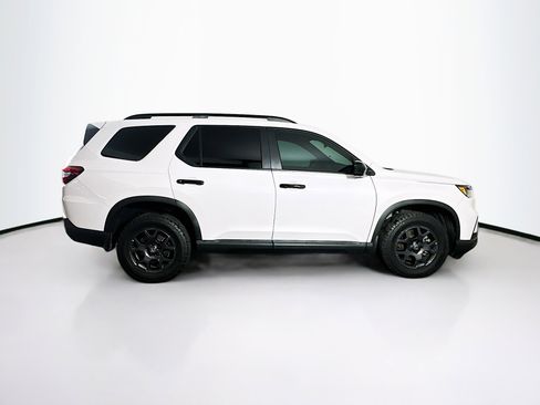 Used 2025 Honda Pilot TrailSport image 10