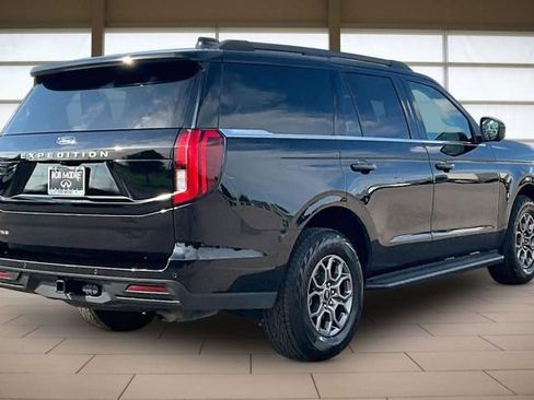 Used 2025 Ford Expedition Active AWD/4WD image 2