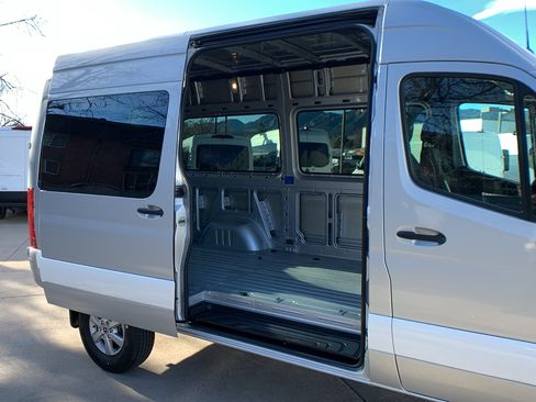 Used 2022 Mercedes-Benz Sprinter 2500 image 22