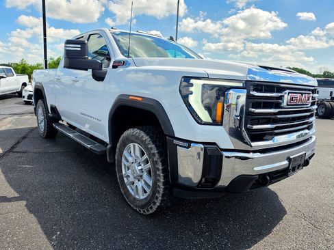 Used 2024 GMC Sierra 2500 SLE w/ SLE Value Package; AWD/4WD image 15