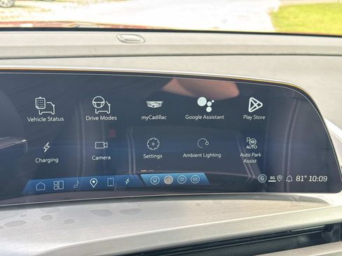 New 2026 Cadillac Vistiq Luxury AWD/4WD image 26