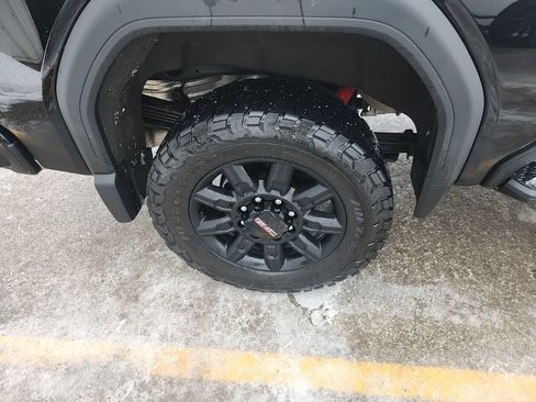 Used 2025 GMC Sierra 2500 AT4 w/ AT4 Premium Plus Package image 4