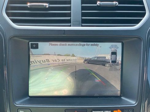 Used 2017 Ford Explorer XLT w/ XLT Technology Feature Bundle AWD/4WD image 30