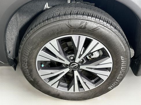 Used 2023 Nissan Rogue SV FWD image 11
