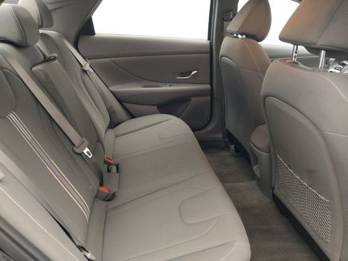 Used 2025 Hyundai Elantra SEL FWD image 19