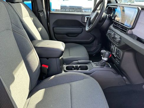 New 2026 Jeep Gladiator Sport AWD/4WD image 11