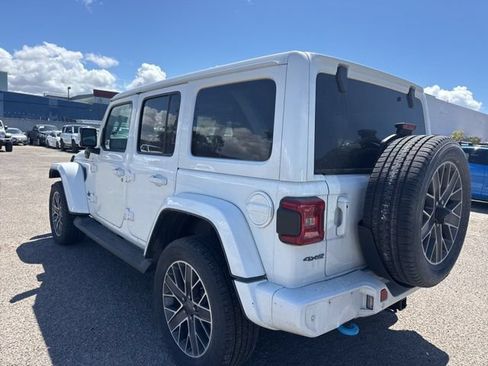 Used 2023 Jeep Wrangler Unlimited Sahara AWD/4WD image 7