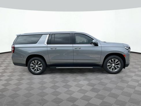 Used 2021 Chevrolet Suburban LT w/ Luxury Package RWD image 4