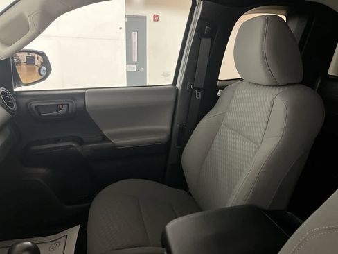 Used 2020 Toyota Tacoma SR image 26