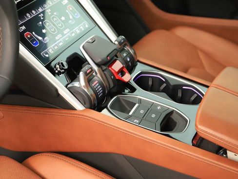 Used 2020 Lamborghini Urus image 17