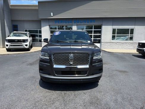 Used 2023 Lincoln Navigator Reserve AWD/4WD image 2
