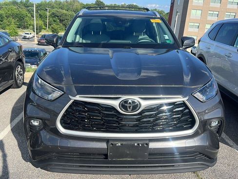 Used 2022 Toyota Highlander XLE AWD/4WD image 6