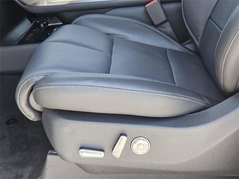 New 2025 Lincoln Navigator Reserve image 22