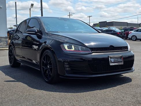 Used 2017 Volkswagen GTI SE FWD image 4